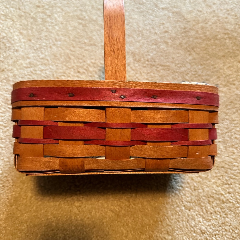 Longaberger basket includes plastic insert and liner